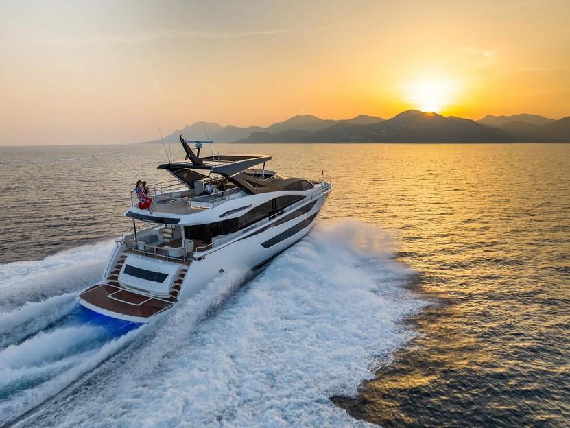 Sunseeker 88 Yacht