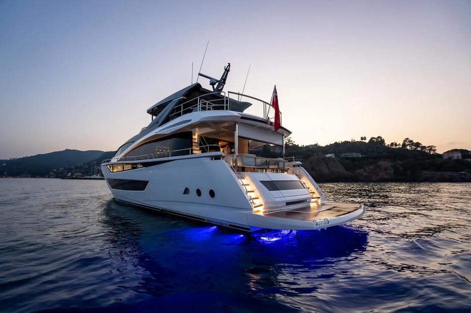 Sunseeker 88 Yacht