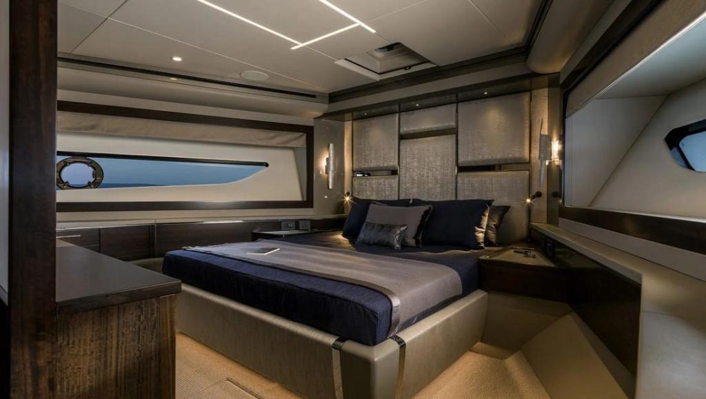 Sunseeker 88 Yacht