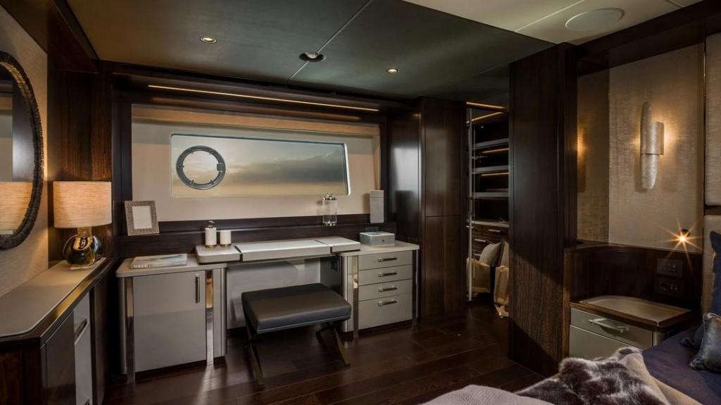 Sunseeker 88 Yacht