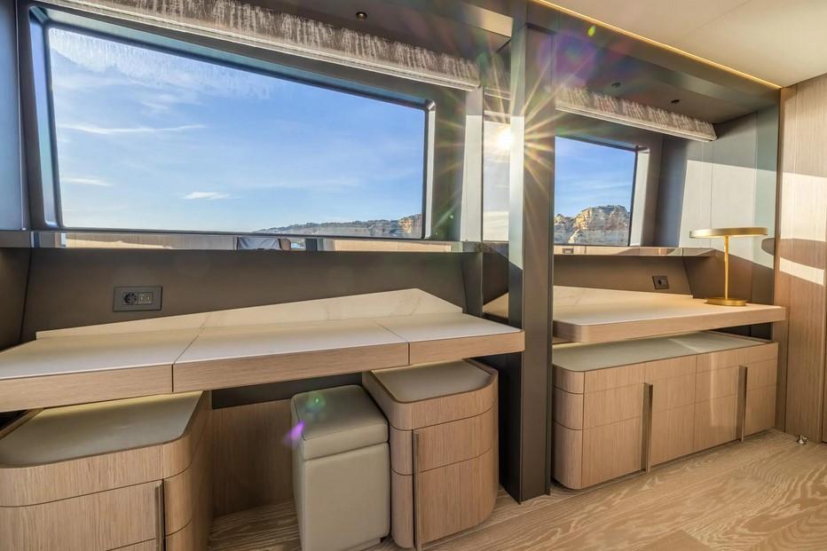 Sunseeker 100 Yacht