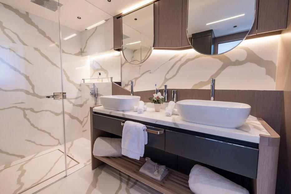 Sunseeker 100 Yacht