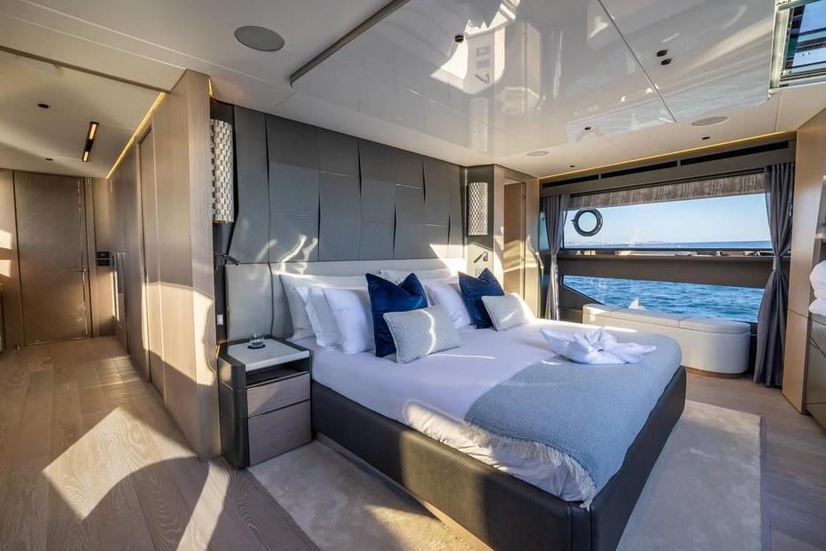 Sunseeker 100 Yacht