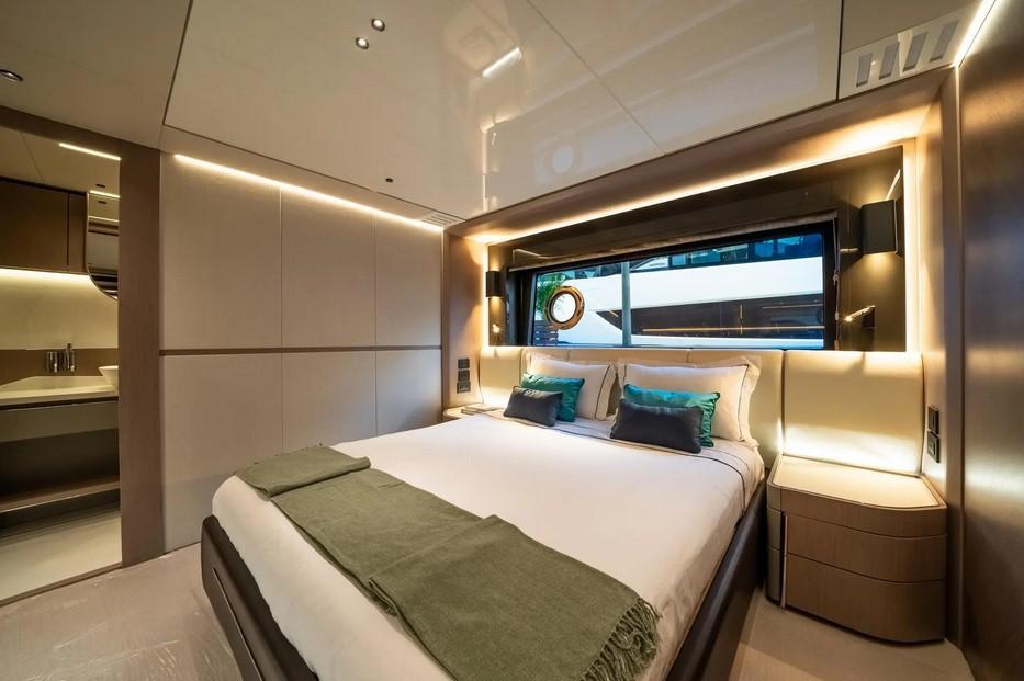 Sunseeker 100 Yacht