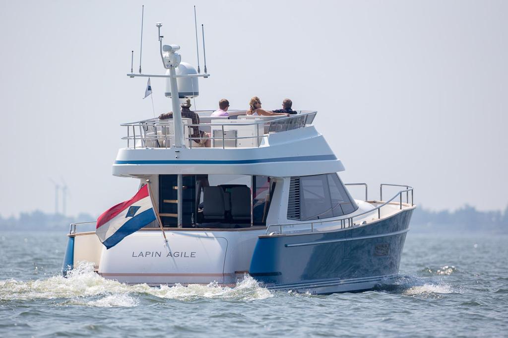 Contest 52MC Flybridge