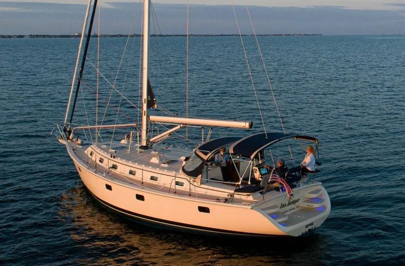 Island Packet IP 439