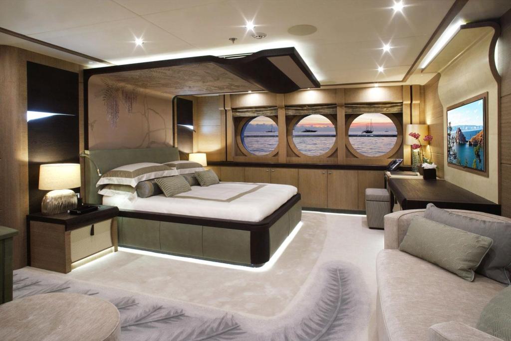Palmer Johnson Sportyacht 210