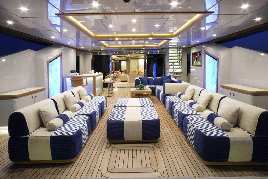 Palmer Johnson Sportyacht 210