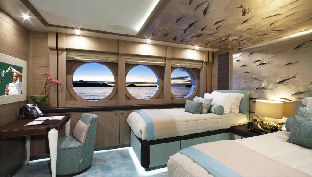 Palmer Johnson Sportyacht 210
