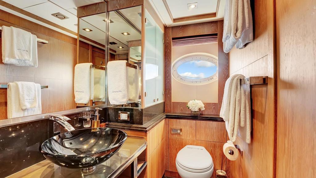 Palmer Johnson Sportyacht 150