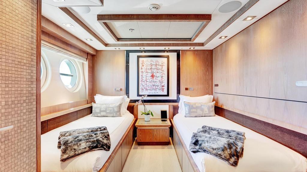 Palmer Johnson Sportyacht 150