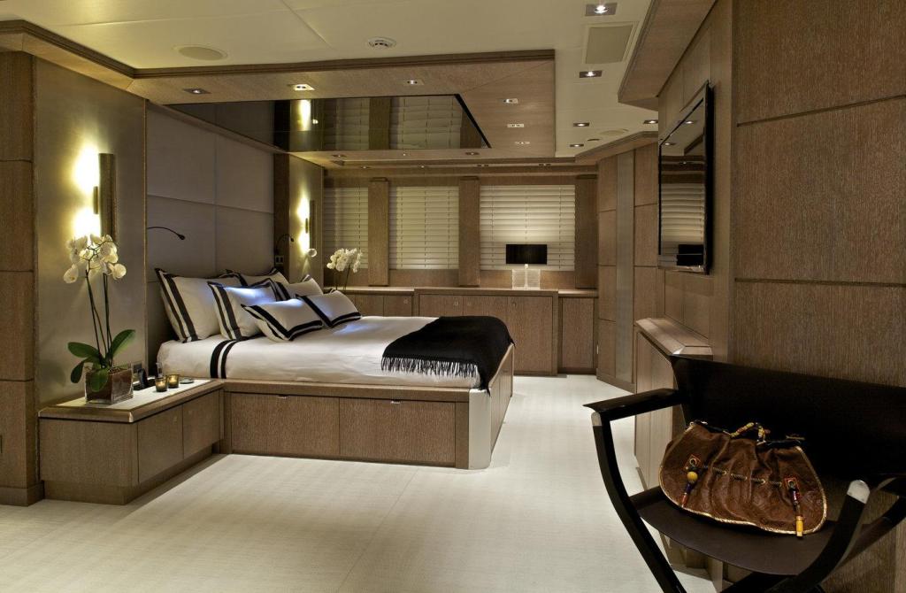 Palmer Johnson Sportyacht 135