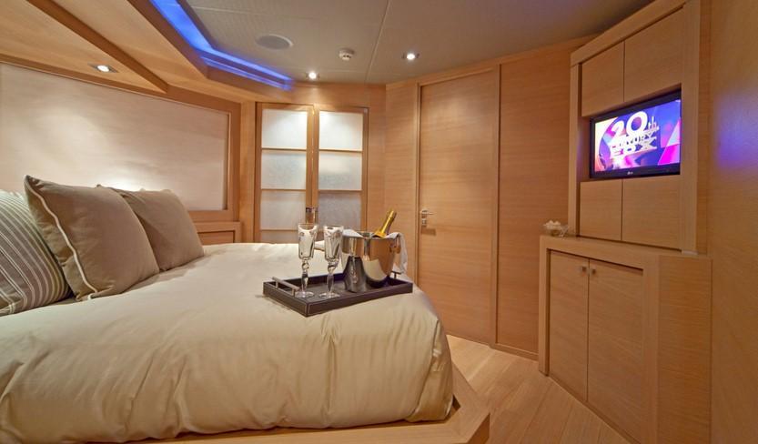 Palmer Johnson Sportyacht 120