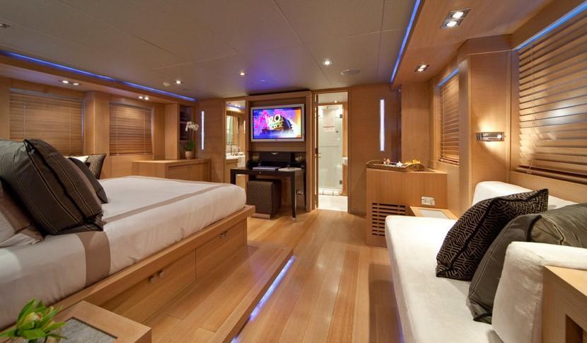 Palmer Johnson Sportyacht 120