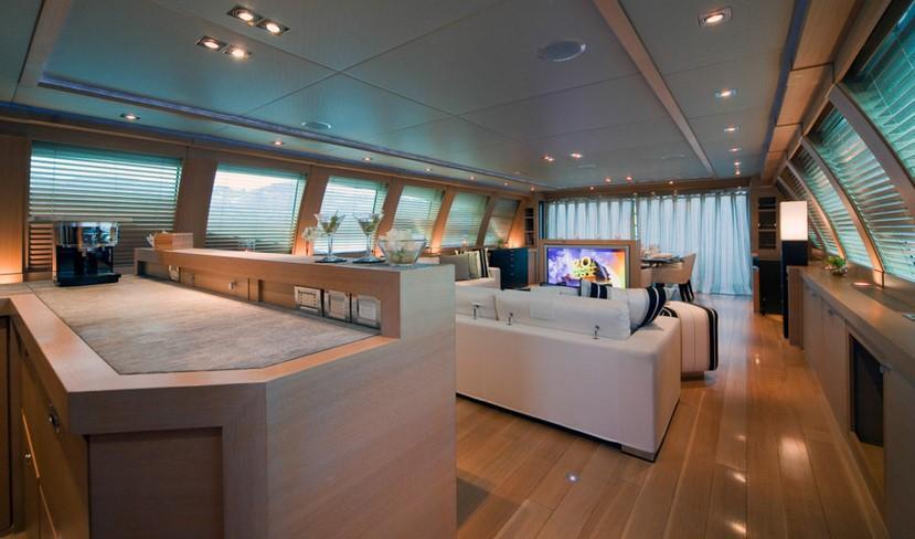 Palmer Johnson Sportyacht 120