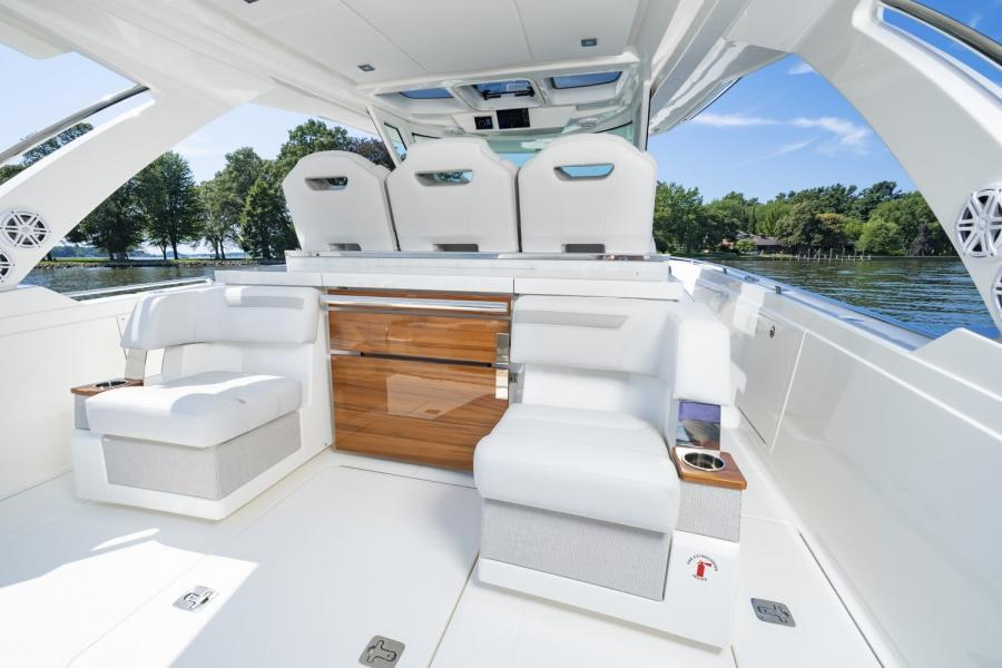 Tiara 38 LS