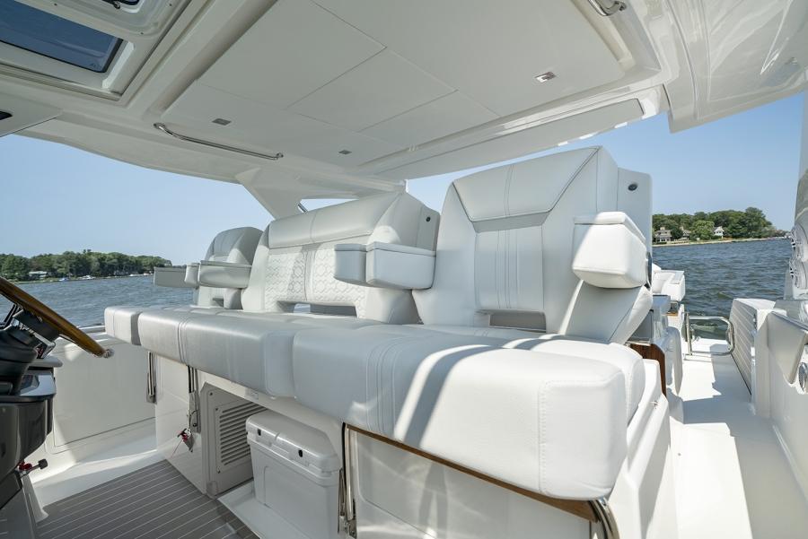 Tiara 43 LS