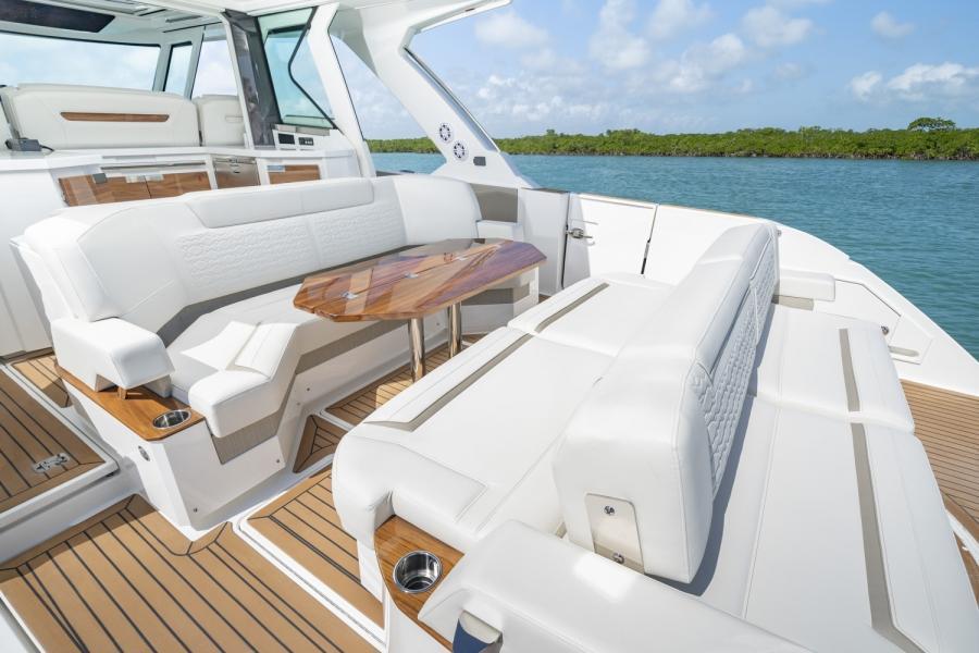 Tiara 48 LS