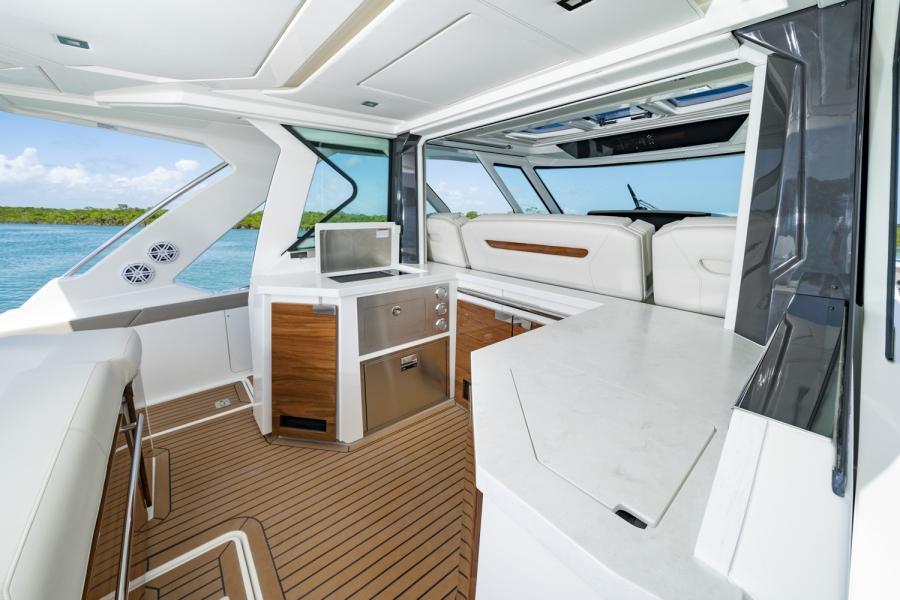 Tiara 48 LS