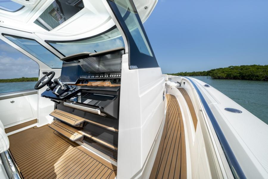 Tiara 48 LS
