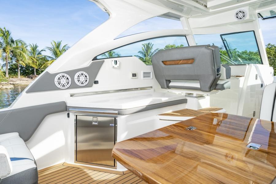 Tiara 34 LX