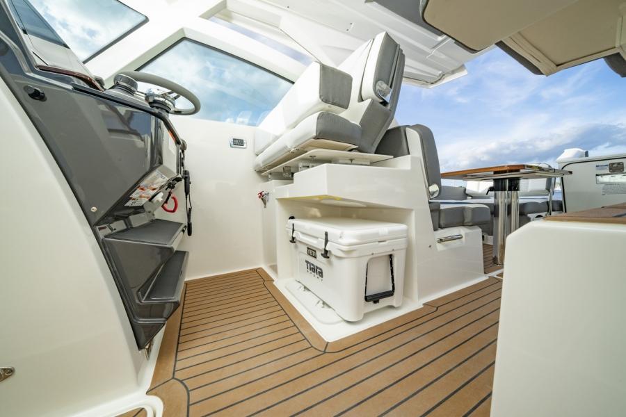 Tiara 34 LX