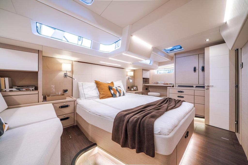 Jeanneau Yachts 65