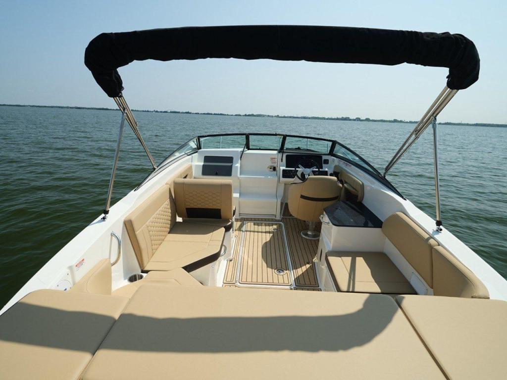 Sea Ray Sun Sport 230