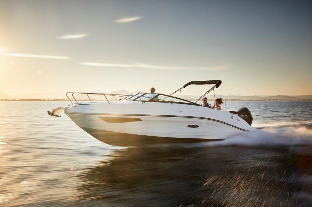 Sea Ray Sun Sport 230 Outboard