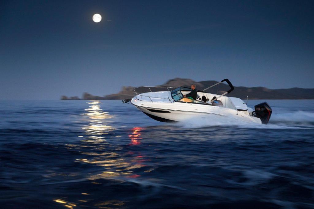Sea Ray Sun Sport 230 Outboard