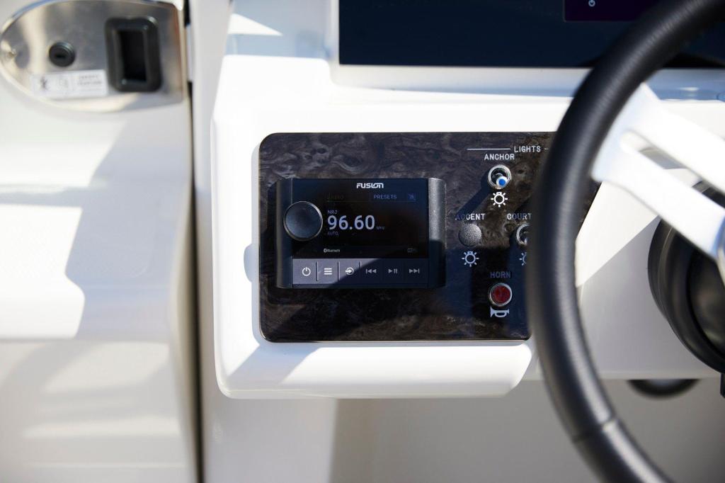 Sea Ray Sun Sport 230 Outboard