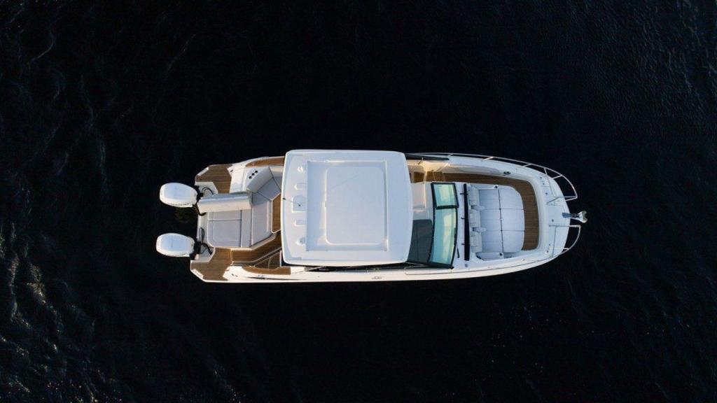 Sea Ray Sundancer 320 Outboard