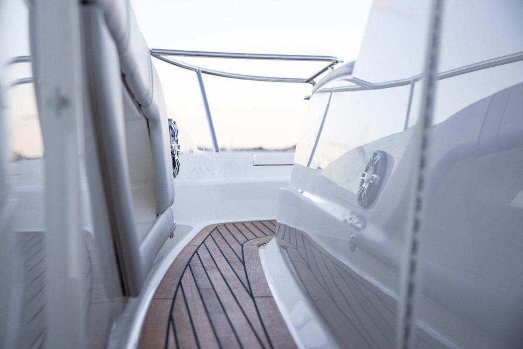 Sea Ray Sundancer 320 Outboard