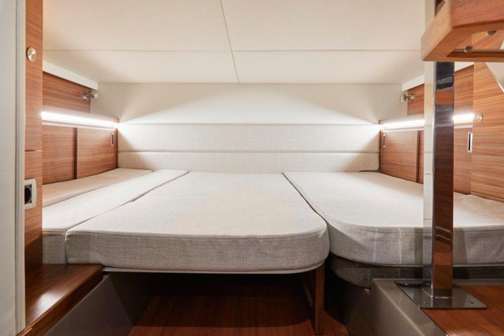 Sea Ray Sundancer 320 Outboard