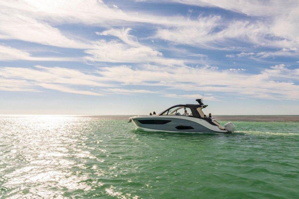 Sea Ray Sundancer 370 Outboard