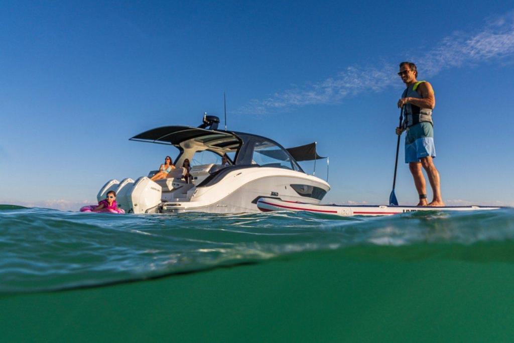 Sea Ray Sundancer 370 Outboard