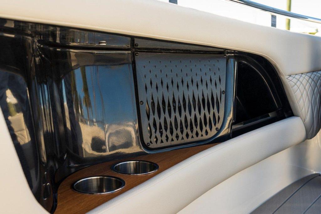 Sea Ray Sundancer 370 Outboard