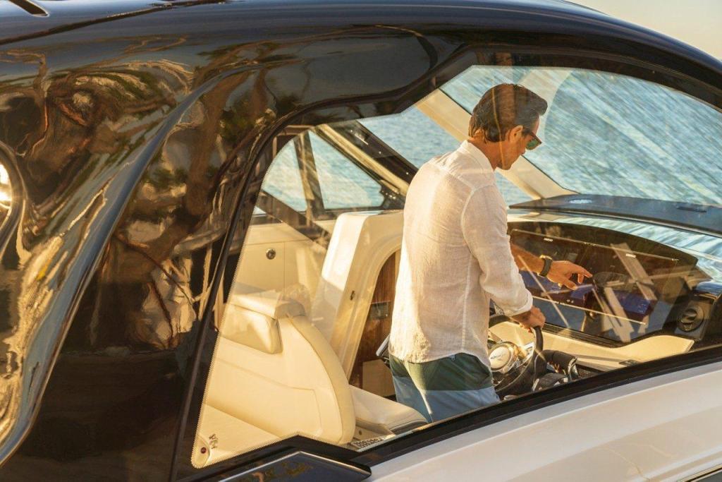 Sea Ray Sundancer 370 Outboard