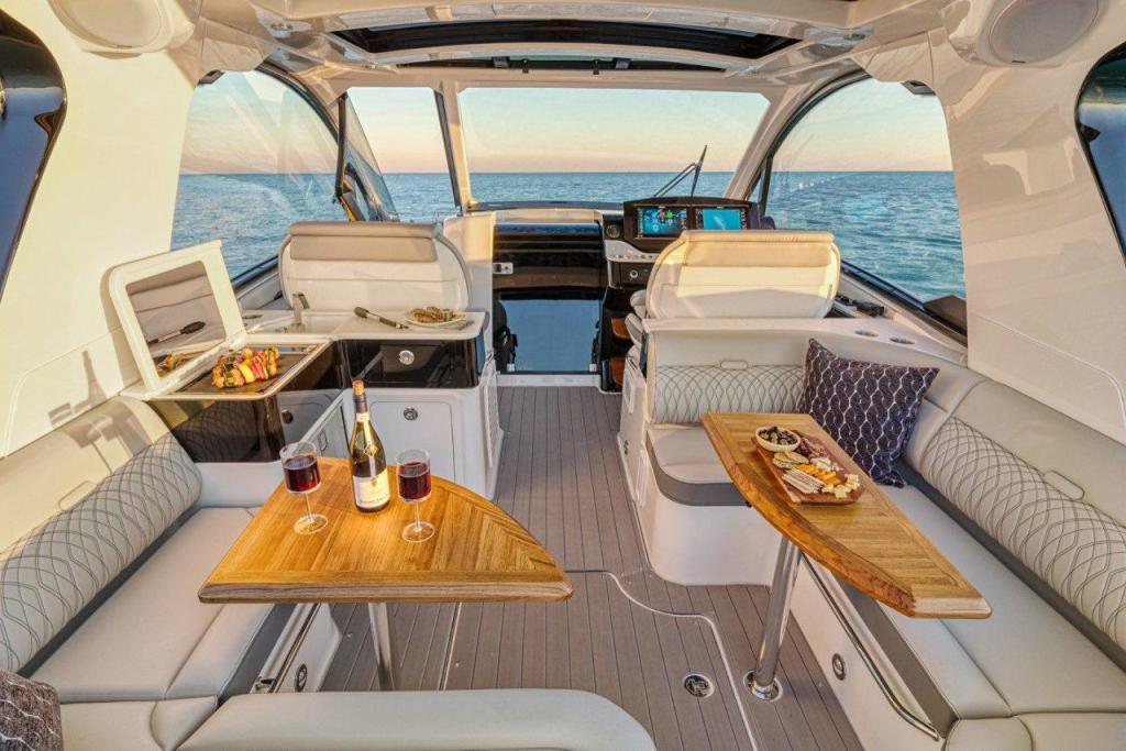 Sea Ray Sundancer 370 Outboard