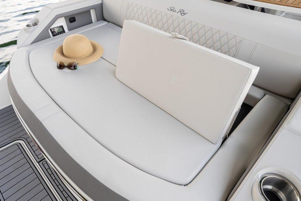 Sea Ray SLX 310 Outboard