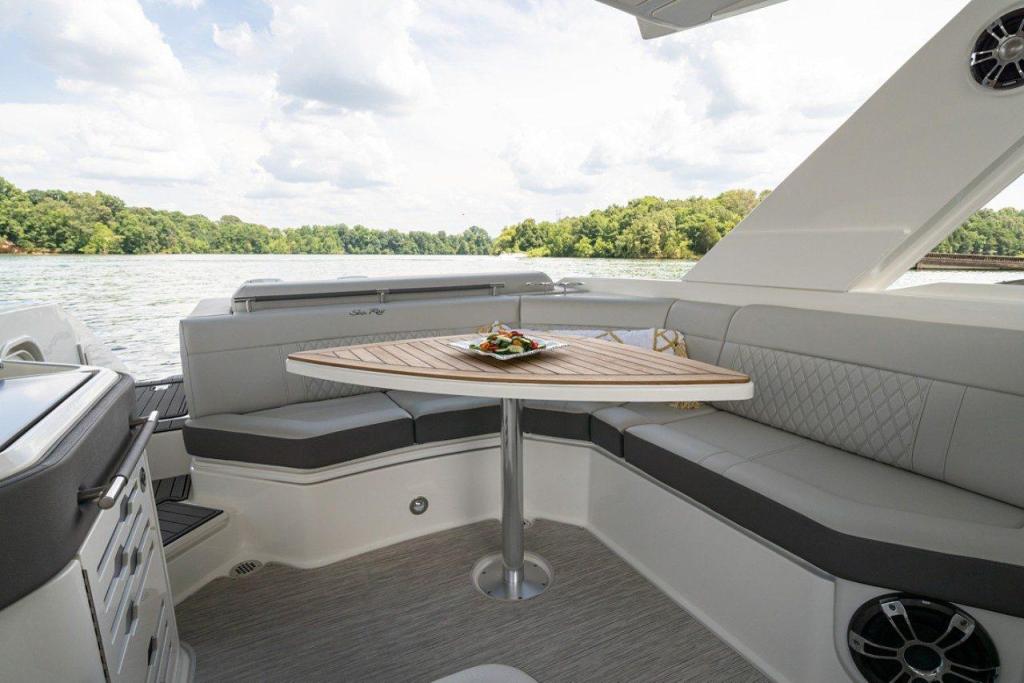 Sea Ray SLX 310 Outboard