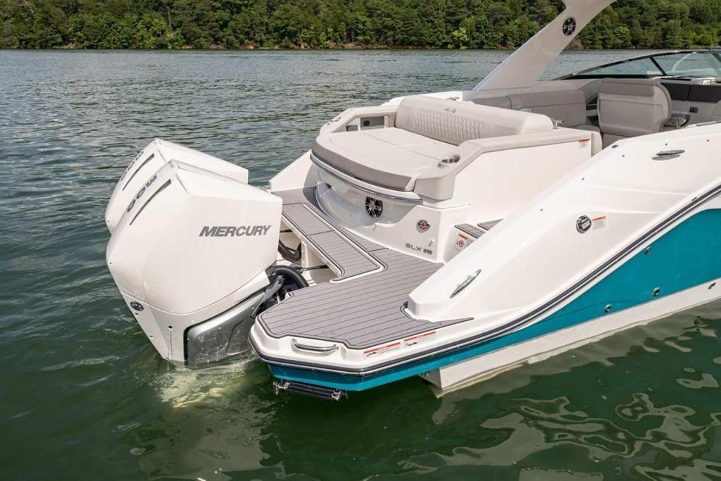 Sea Ray SLX 310 Outboard
