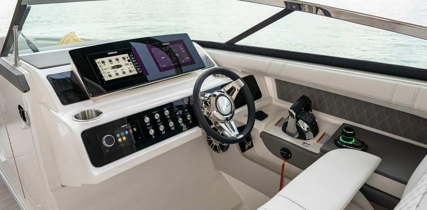 Sea Ray SLX 310 Outboard