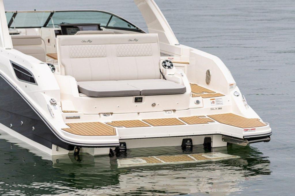 Sea Ray SLX 350