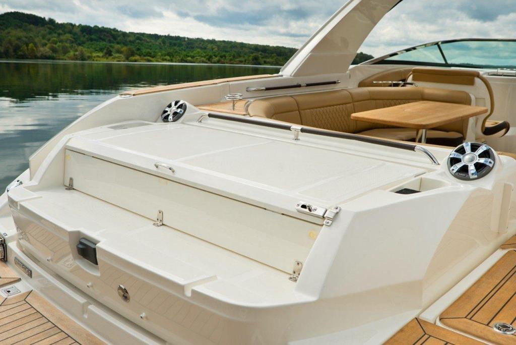 Sea Ray SLX 350 Outboard