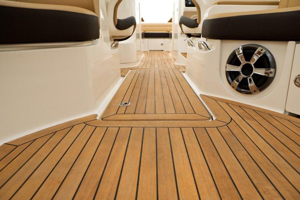 Sea Ray SLX 350 Outboard