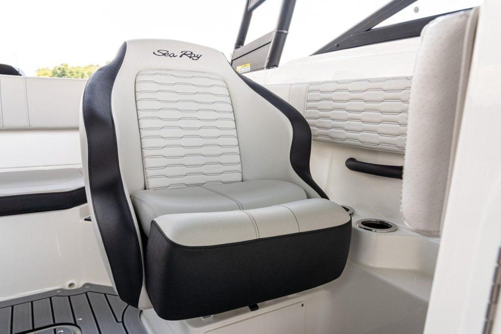 Sea Ray SPX 190 Outboard
