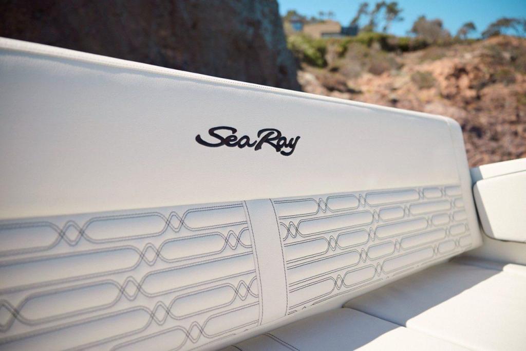 Sea Ray SPX 210