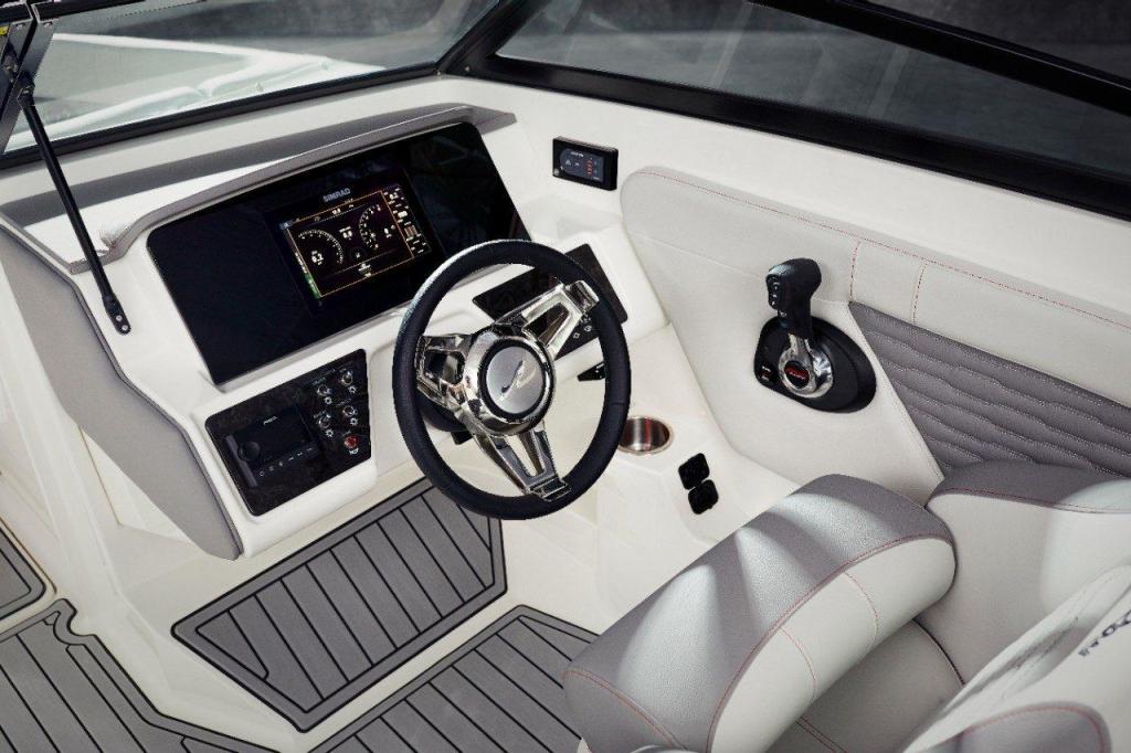 Sea Ray SPX 230 Outboard