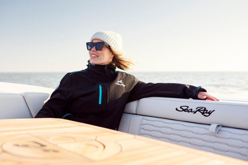 Sea Ray SPX 230 Outboard